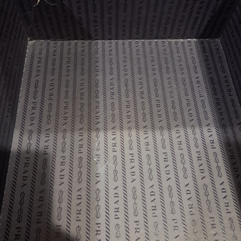Prada Box - Picture 7 of 7